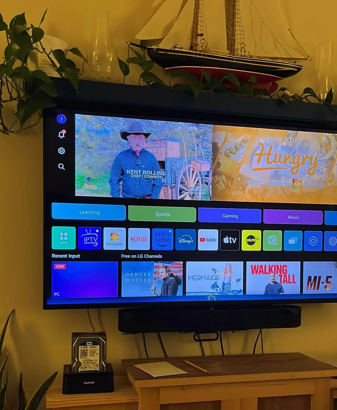 Customer home entertainment setup featuring iptv.onl